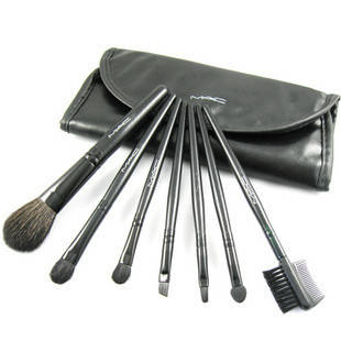 Профессиональные кисти для макияжа MAC 7 шт. Кисти, кисточки MAC 7 шт
Профессиональные кисти для макияжа MAC 7 шт. Кисти, кисточки MAC 7 шт