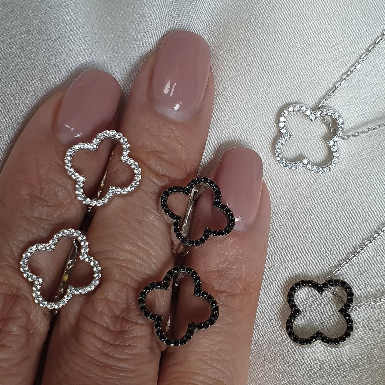 Серьги серебряные Мерцающий клевер
Серьги серебряные Мерцающий клевер