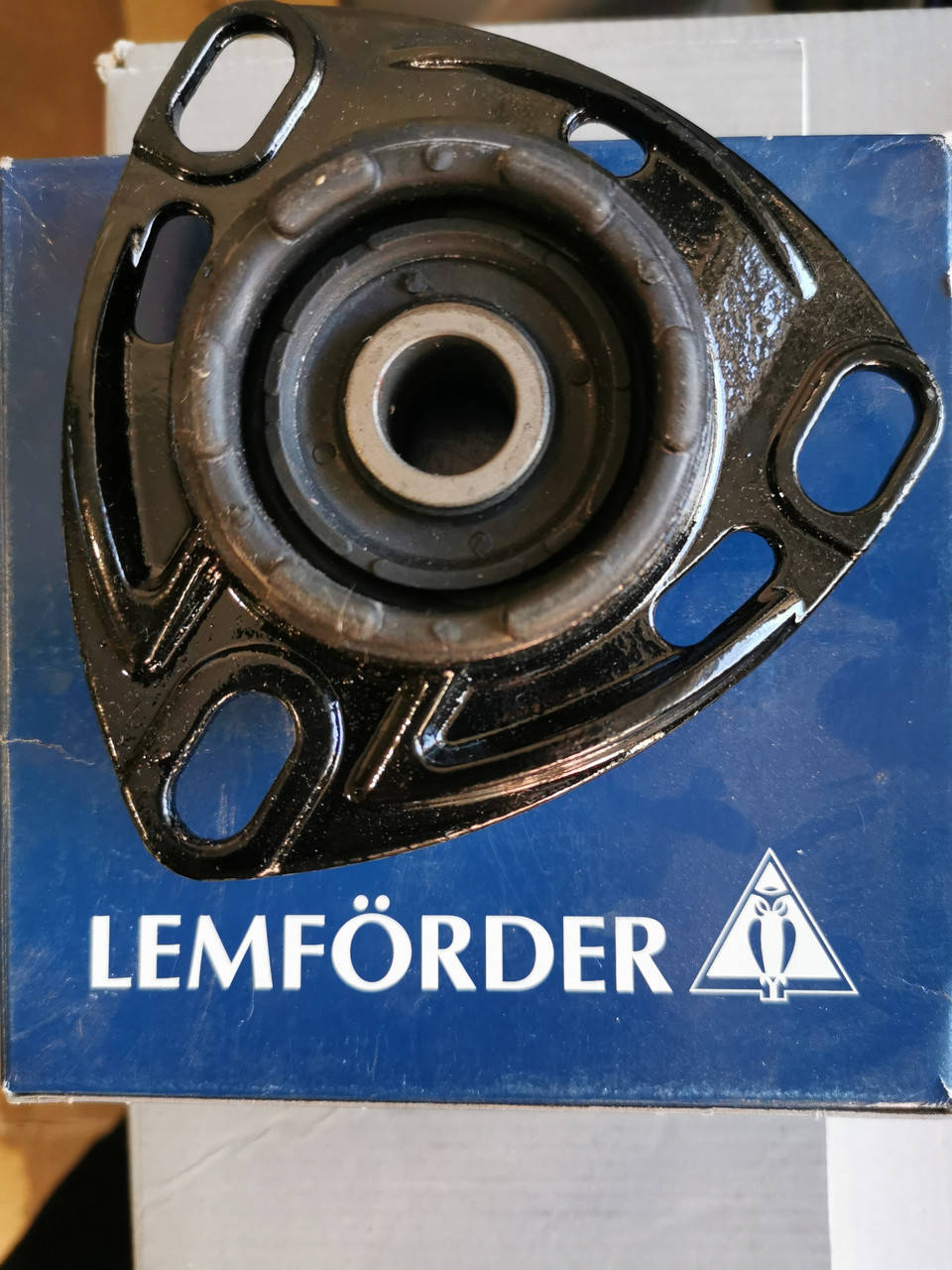 Верхняя опора Audi 100, A6 (C4) 1002101 Lemferder