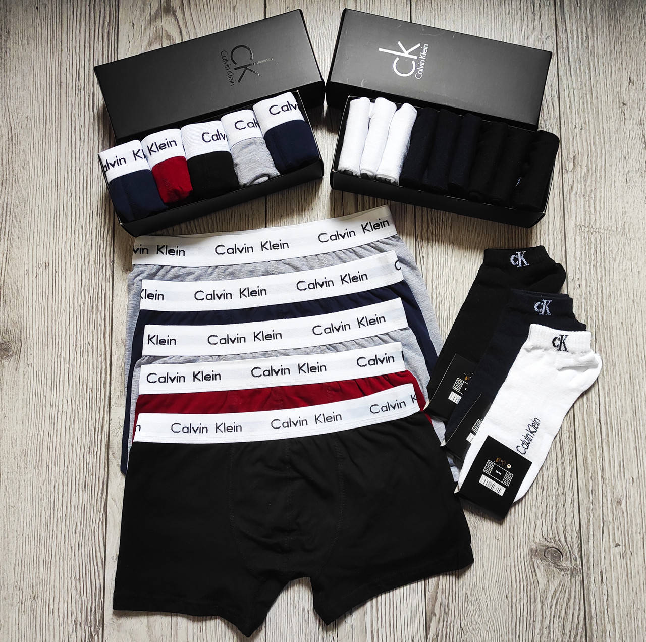 Набор Calvin Klein 5 шт + носки 8 пар в фирменной упаковке / Мужские боксеры трусы чоловічі труси боксери L, Разные цвета
Набор Calvin Klein 5 шт + носки 8 пар в фирменной упаковке / Мужские боксеры трусы чоловічі труси боксери L, Разные цвета
