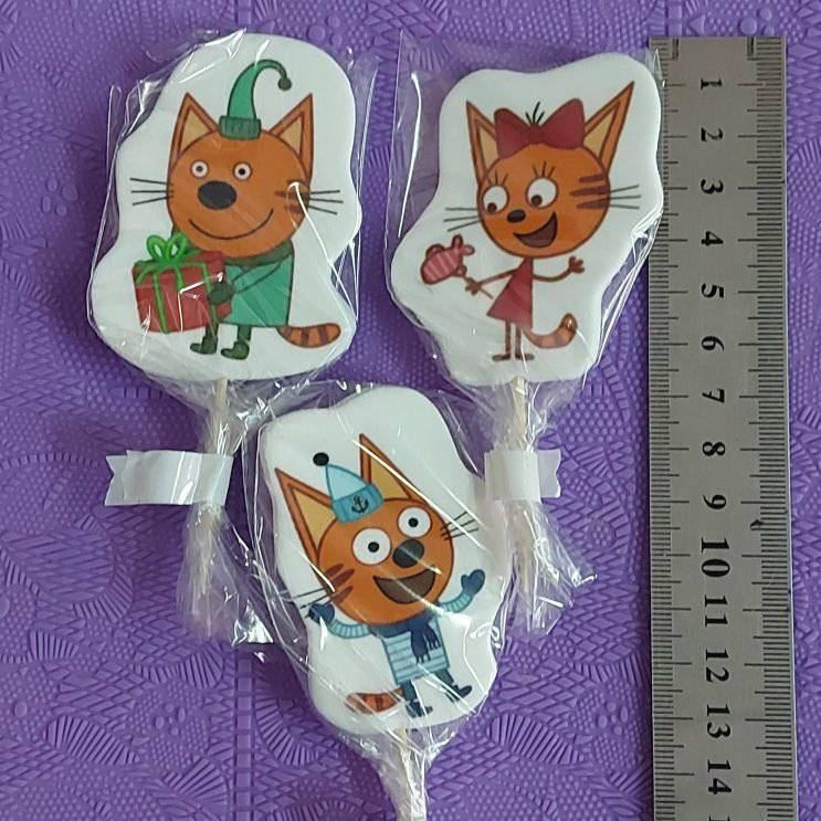 Сахарное украшения на торт топперы коты.
Сахарное украшения на торт топперы коты.