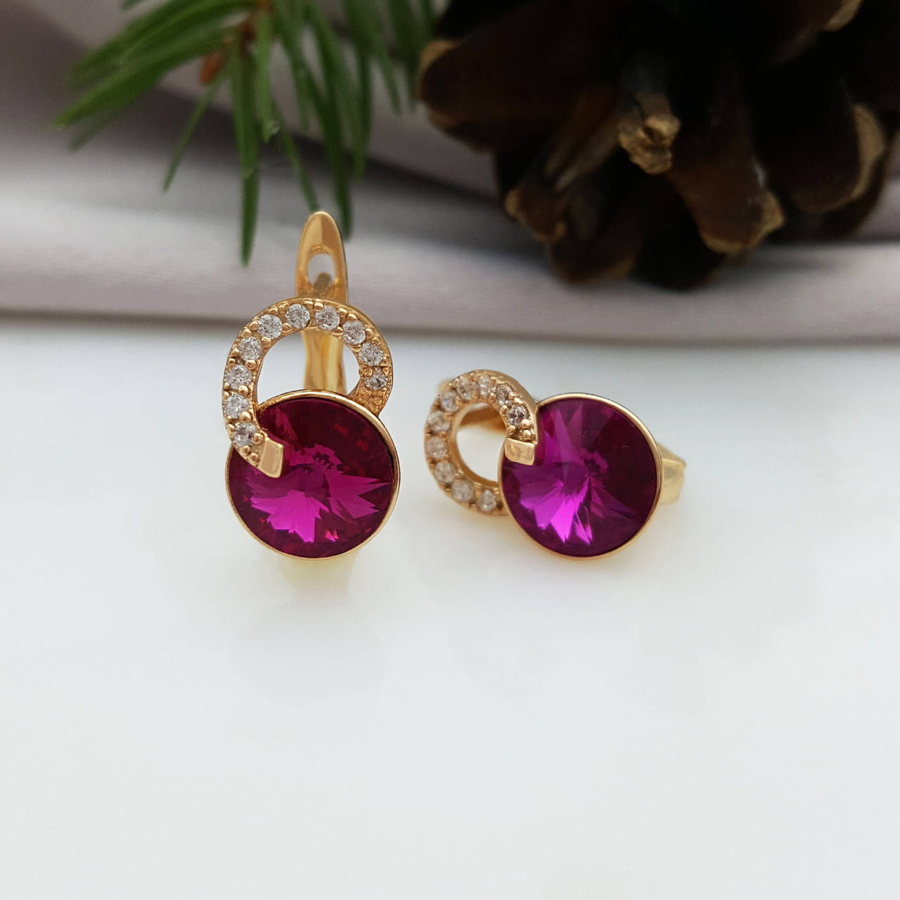 Серьги Бесконечность с малиновым Swarovski, англ.замок, медсплав Xuping, 18К