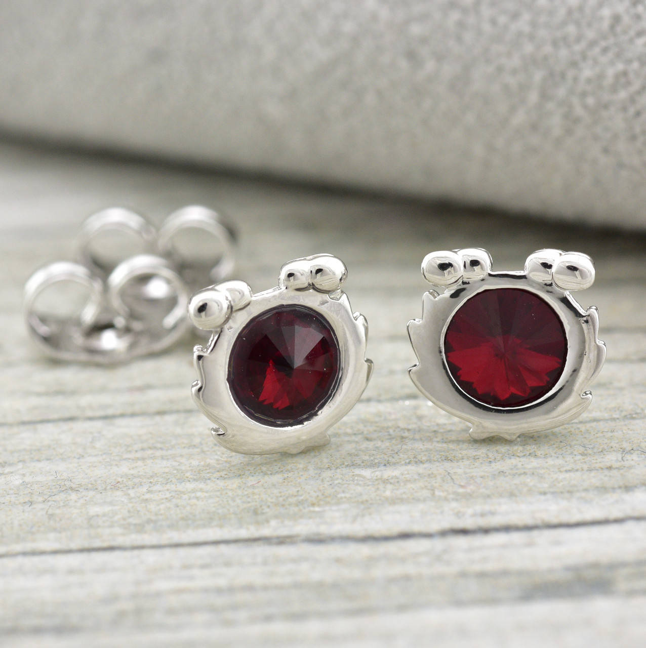 Серьги с кристаллами Swarovski 83125 размер 10х7 мм вес 1.70 г цвет бордовый позолота Белое Золото
Серьги с кристаллами Swarovski 83125 размер 10х7 мм вес 1.70 г цвет бордовый позолота Белое Золото