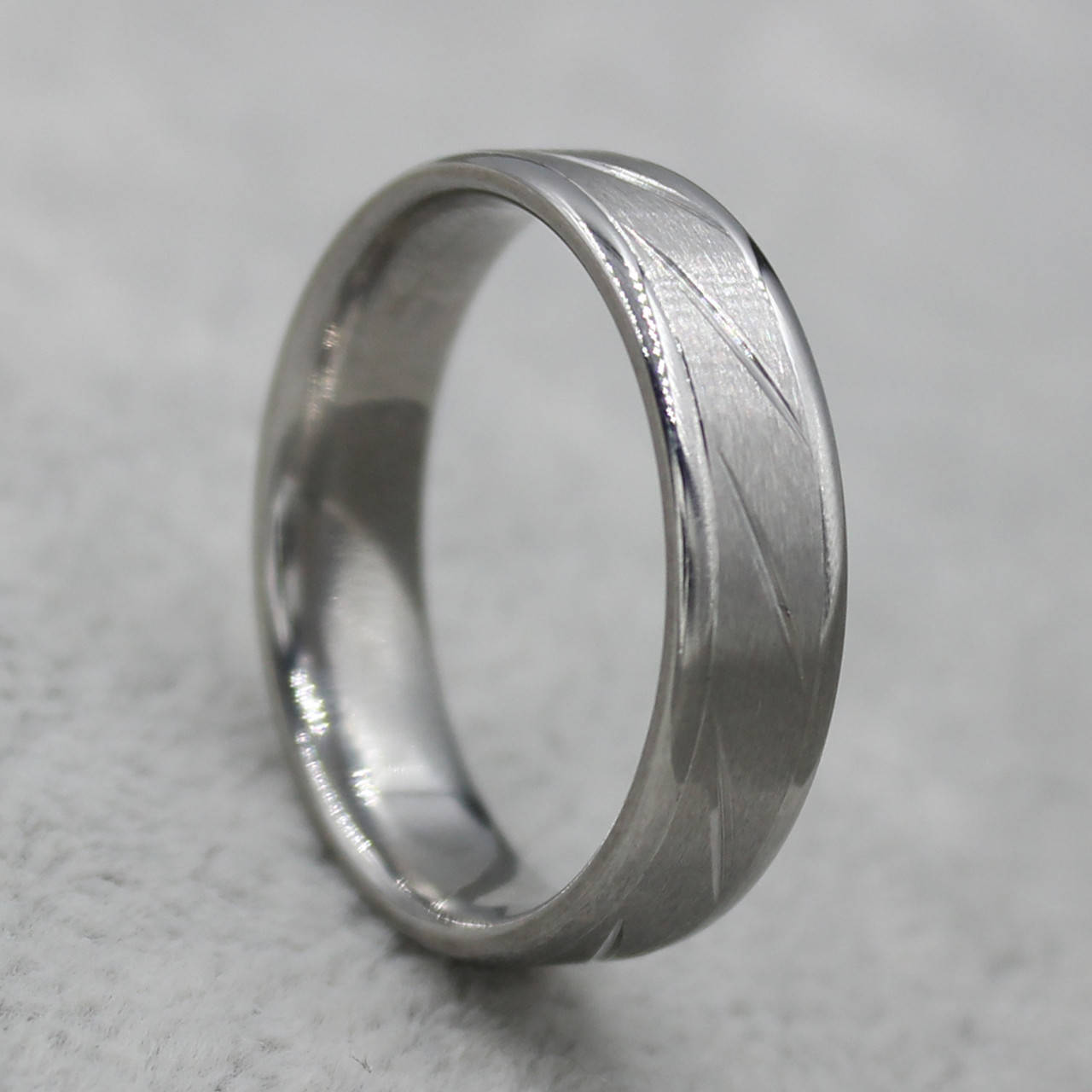 Кольцо серебристое из ювелирной медицинской стали от Stainless Steel марка 316 L ширина 7 мм нарезка
Кольцо серебристое из ювелирной медицинской стали от Stainless Steel марка 316 L ширина 7 мм нарезка