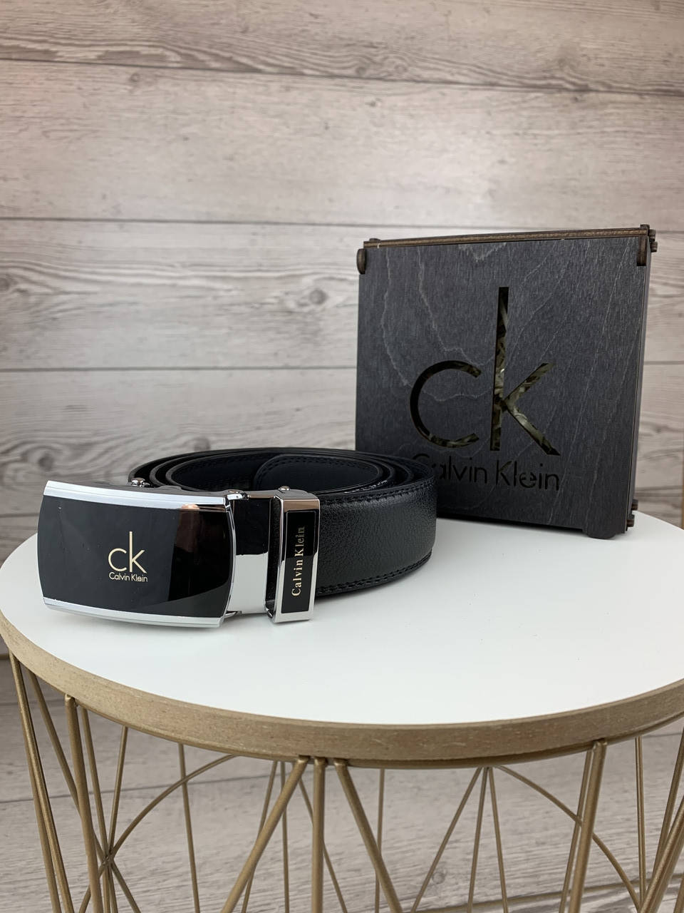 Оригинальный подарок ремень Calvin Klein мужчине, мужу, парню, брату, начальнику, другу. Видеообзор деревянная коробка
Оригинальный подарок ремень Calvin Klein мужчине, мужу, парню, брату, начальнику, другу. Видеообзор деревянная коробка