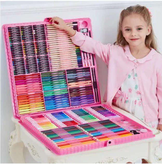 Самый большой художественный детский набор для рисования и творчества Colorful Italy / 288 предметов
Самый большой художественный детский набор для рисования и творчества Colorful Italy / 288 предметов