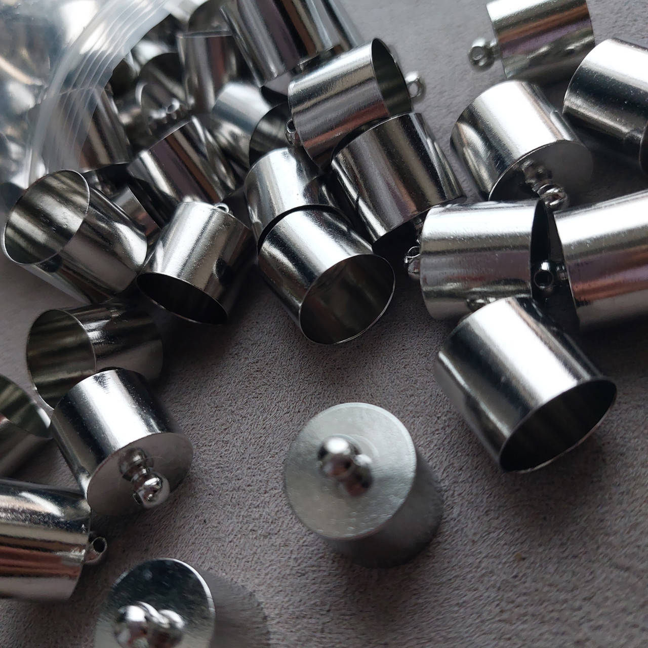 Концевик для жгута, платина, 16мм 
Концевик для жгута, платина, 16мм