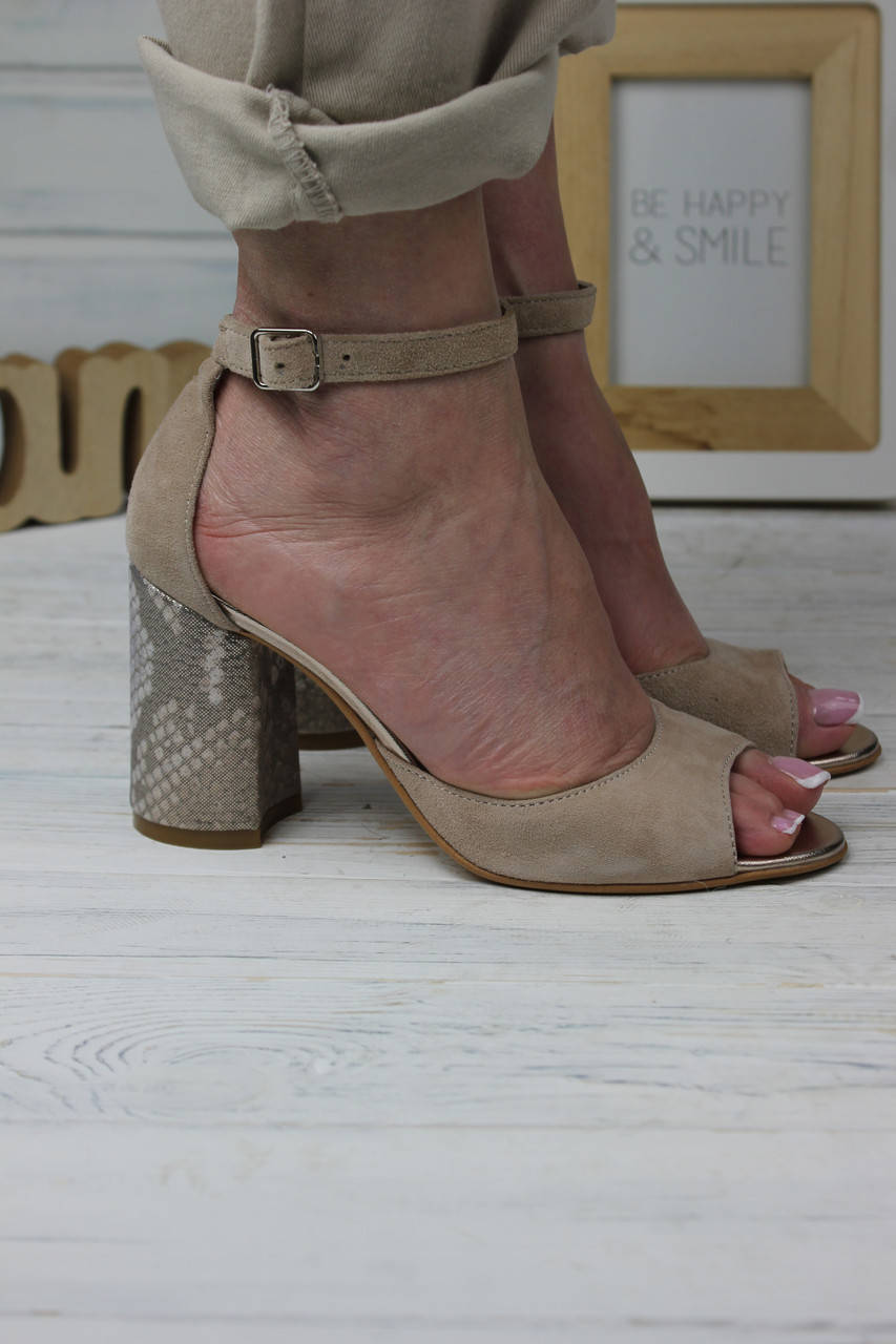 Босоножки женские Nivelle на устойчивом каблуке из натуральной замши, бежевые 38 
Босоножки женские Nivelle на устойчивом каблуке из натуральной замши, бежевые 38