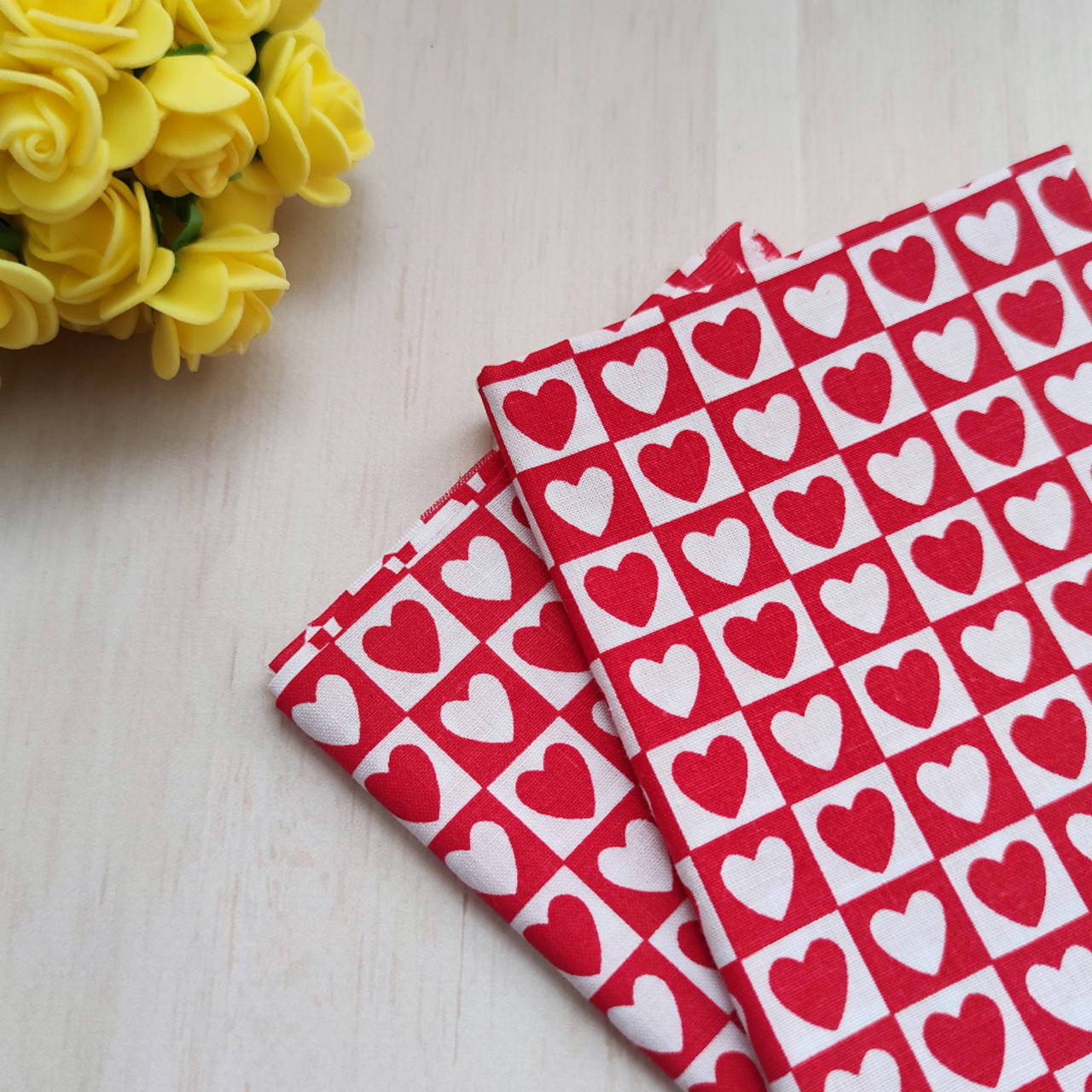 Ткань хлопок для рукоделия "Красные и белые сердечки в квадратах"
Ткань хлопок для рукоделия "Красные и белые сердечки в квадратах"