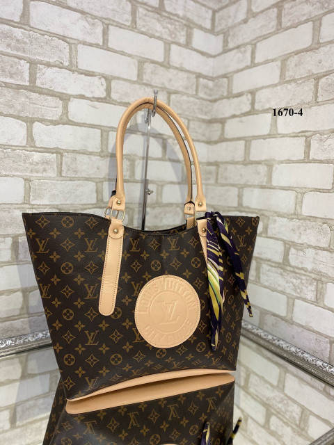 Сумка в стиле Louis Vuitton Коричневые буквы/беж ручки держит форму, хорошего качества, Коричневый
Сумка в стиле Louis Vuitton Коричневые буквы/беж ручки держит форму, хорошего качества, Коричневый