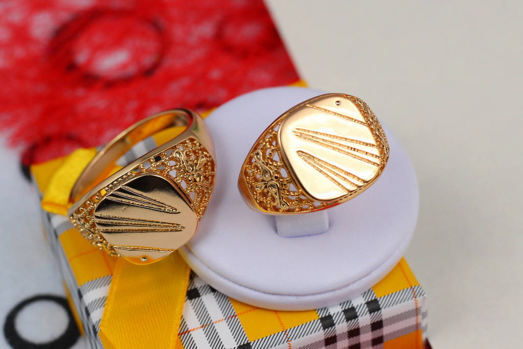 Печатка Xuping Jewelry квадратная с лучами на поверхности плетением по бокам р 19 золотистая
Печатка Xuping Jewelry квадратная с лучами на поверхности плетением по бокам р 19 золотистая