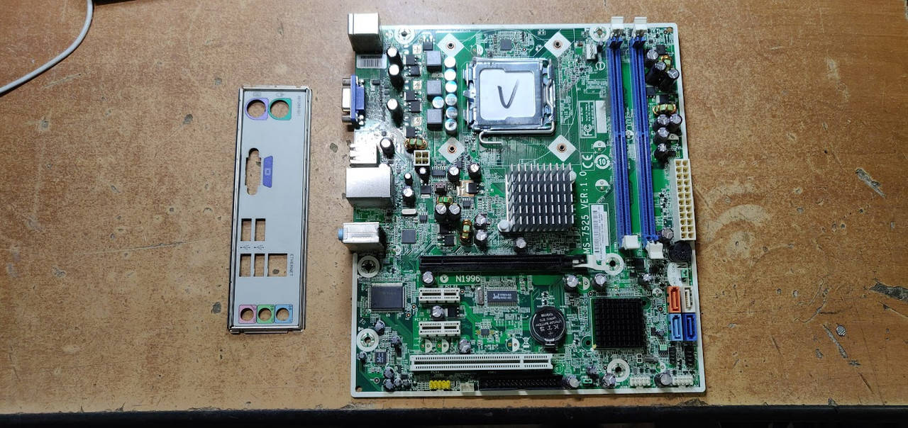 Мат. плата MSI MS-7525 VER:1.0 HP Boston-GL6 LGA775 G31 PCI-E+SVGA+LAN SATA MicroATX 2DDR2 № 212409
Мат. плата MSI MS-7525 VER:1.0 HP Boston-GL6 LGA775 G31 PCI-E+SVGA+LAN SATA MicroATX 2DDR2 № 212409