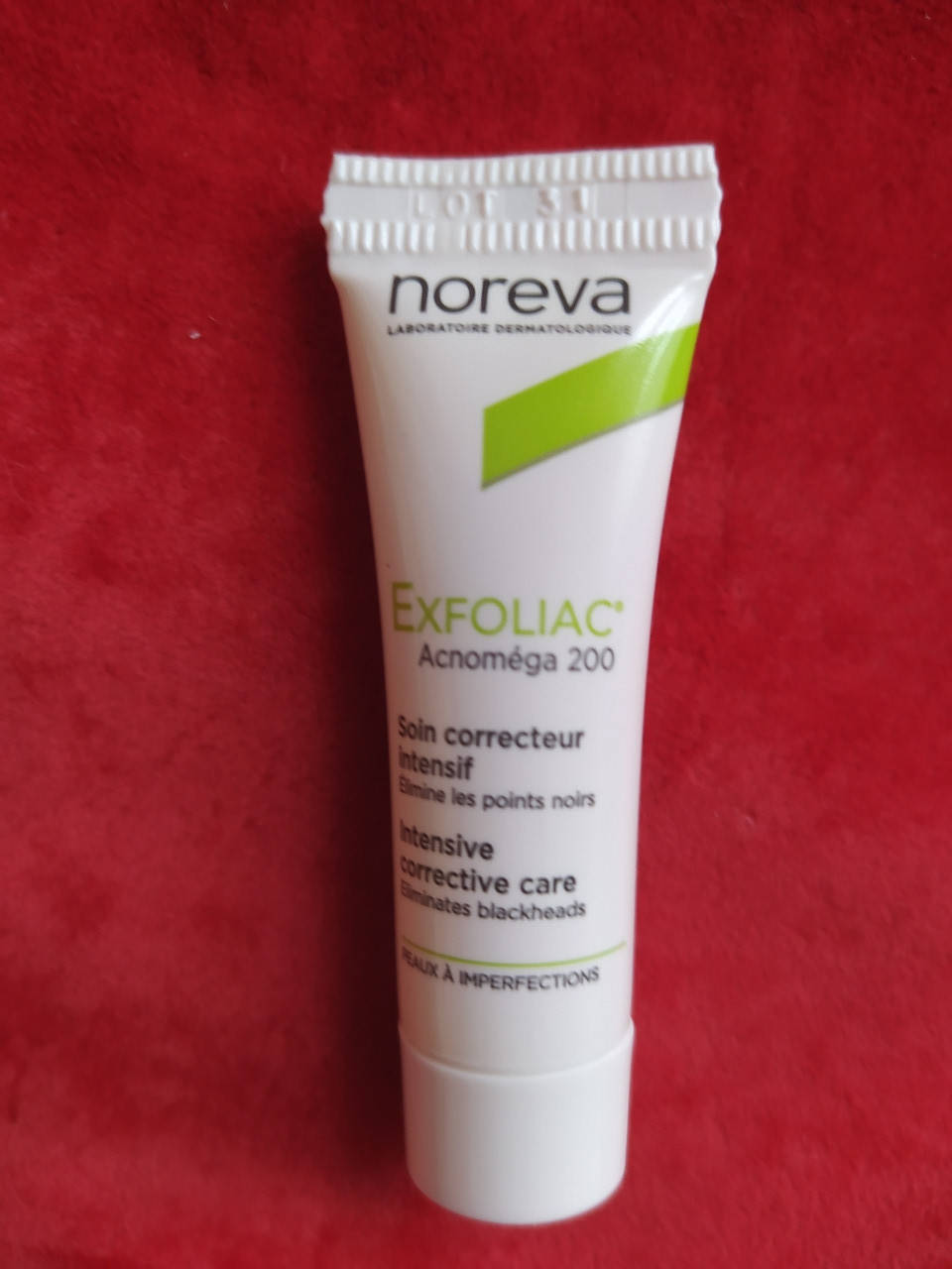 Крем для проблемной кожи лица Норева Эксфолиак Акномега Noreva Laboratoires Exfoliac Acnomega 200
Крем для проблемной кожи лица Норева Эксфолиак Акномега Noreva Laboratoires Exfoliac Acnomega 200