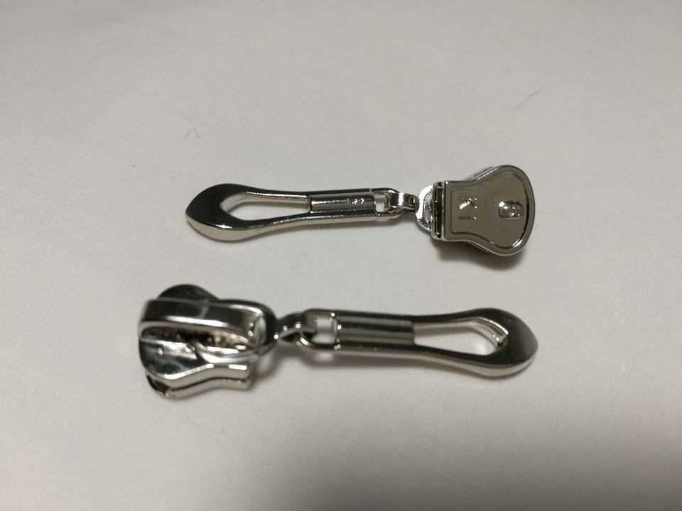 Бегунок для молнии трактор №5 арт5 белый (30шт)
Бегунок для молнии трактор №5 арт5 белый (30шт)