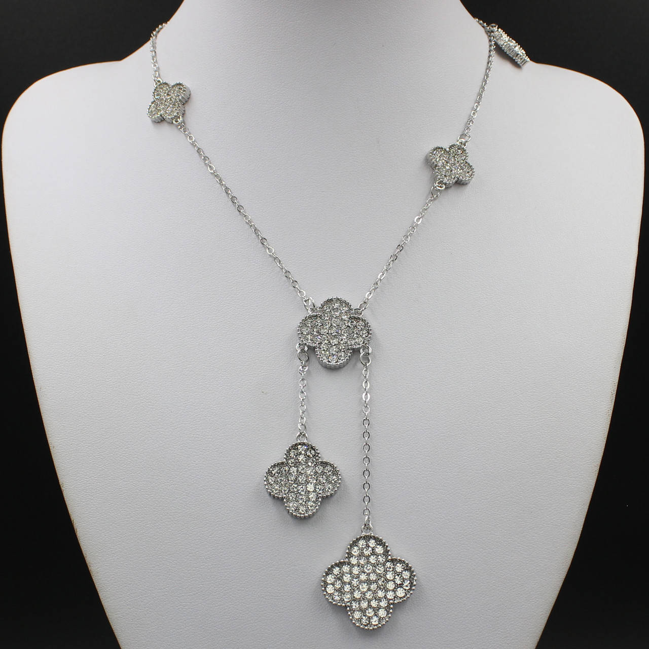 Колье женское Van Cleef однорядное цвет серебро длинное цепочка 60 см с кулончиками росыпь камней
Колье женское Van Cleef однорядное цвет серебро длинное цепочка 60 см с кулончиками росыпь камней