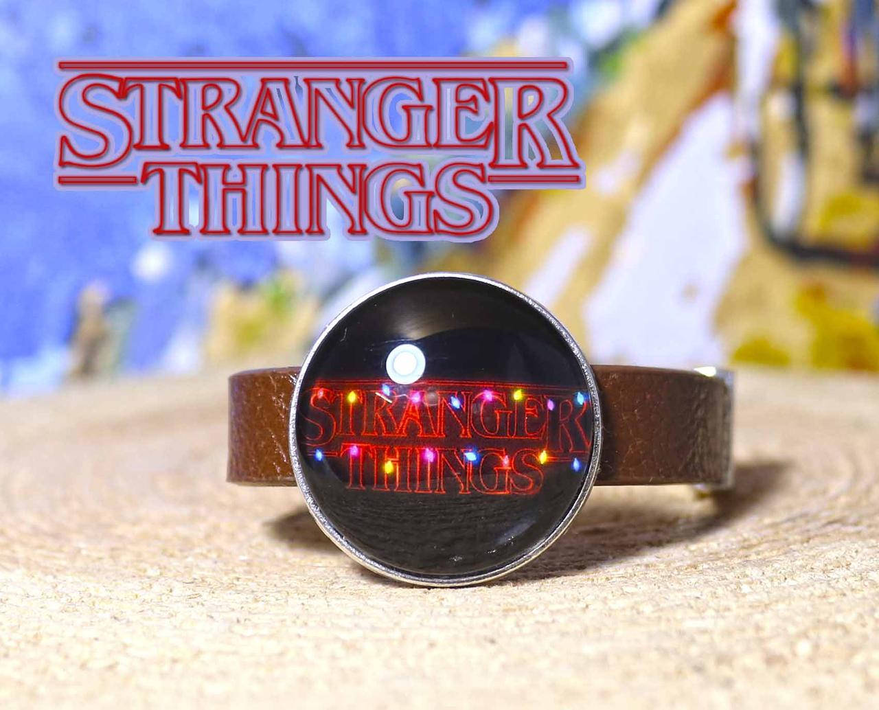 Браслет круглый с надписью "Очень странные дела" / Stranger Things
Браслет круглый с надписью "Очень странные дела" / Stranger Things