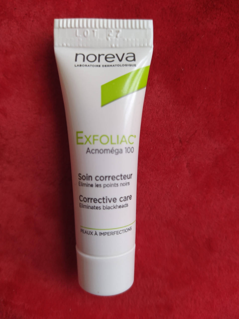 Крем для проблемной кожи лица Норева Эксфолиак Акномега Noreva Laboratoires Exfoliac Acnomega 100
Крем для проблемной кожи лица Норева Эксфолиак Акномега Noreva Laboratoires Exfoliac Acnomega 100