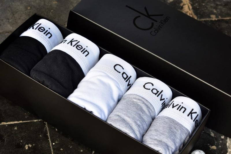 Комплект мужских трусов Calvin Klein 5 шт в подарочной упаковке Боксеры трусы шорты кельвин кляйн XL
Комплект мужских трусов Calvin Klein 5 шт в подарочной упаковке Боксеры трусы шорты кельвин кляйн XL