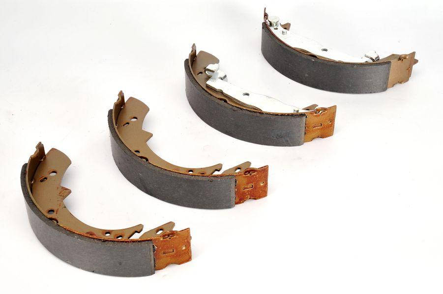 Тормозные колодки барабанные BMW/RENAULT/SUZUKI/VOLVO 3 SERIE/EXPRESS/VITARA/360 задние (LPR) OE 10820M
Тормозные колодки барабанные BMW/RENAULT/SUZUKI/VOLVO 3 SERIE/EXPRESS/VITARA/360 задние (LPR) OE 10820M