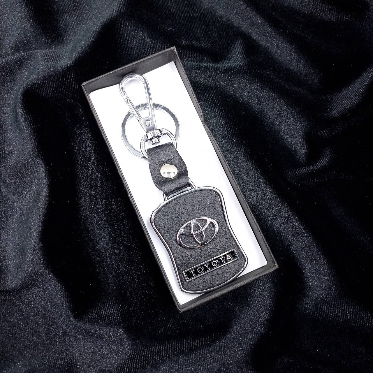 Брелок Toyota черный для авто ключей из кожзама/металла, автомобильный брелок Тойота черный с логотипом 100%
Брелок Toyota черный для авто ключей из кожзама/металла, автомобильный брелок Тойота черный с логотипом 100%