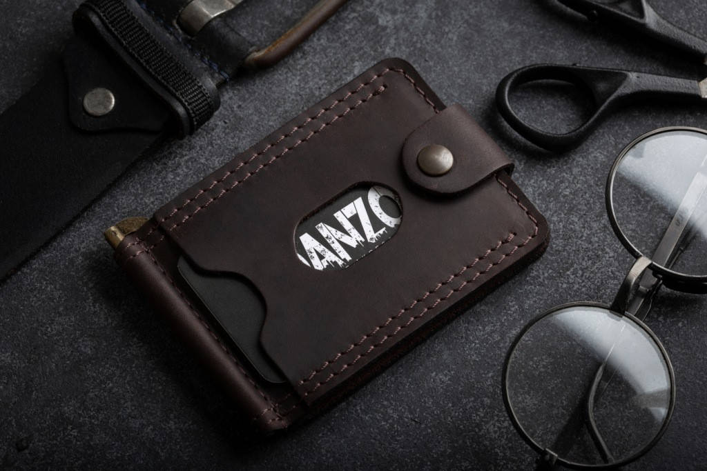 Мужской кожаный зажим для денег кожа с застежкой-кнопкой FIX S коричневый ручная работа
Мужской кожаный зажим для денег кожа с застежкой-кнопкой FIX S коричневый ручная работа