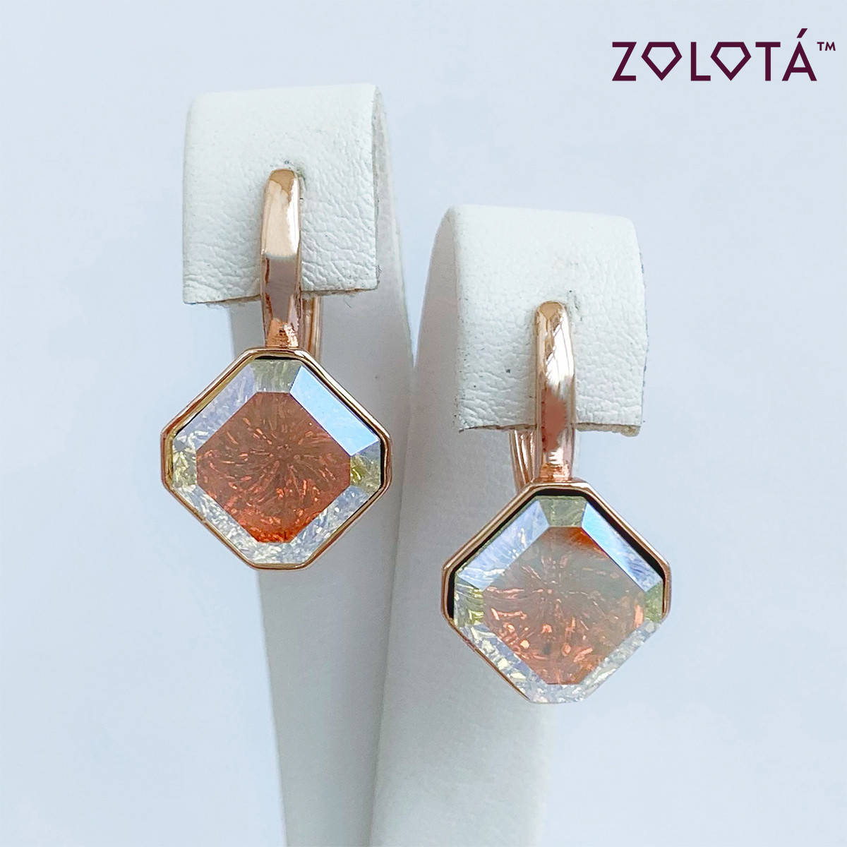 Серьги Zolota, размер 25х13 мм, кристаллы Swarovski цвета Хамелеон, вес 4 г, позолота PO, ЗЛ01642 (1)
Серьги Zolota, размер 25х13 мм, кристаллы Swarovski цвета Хамелеон, вес 4 г, позолота PO, ЗЛ01642 (1)