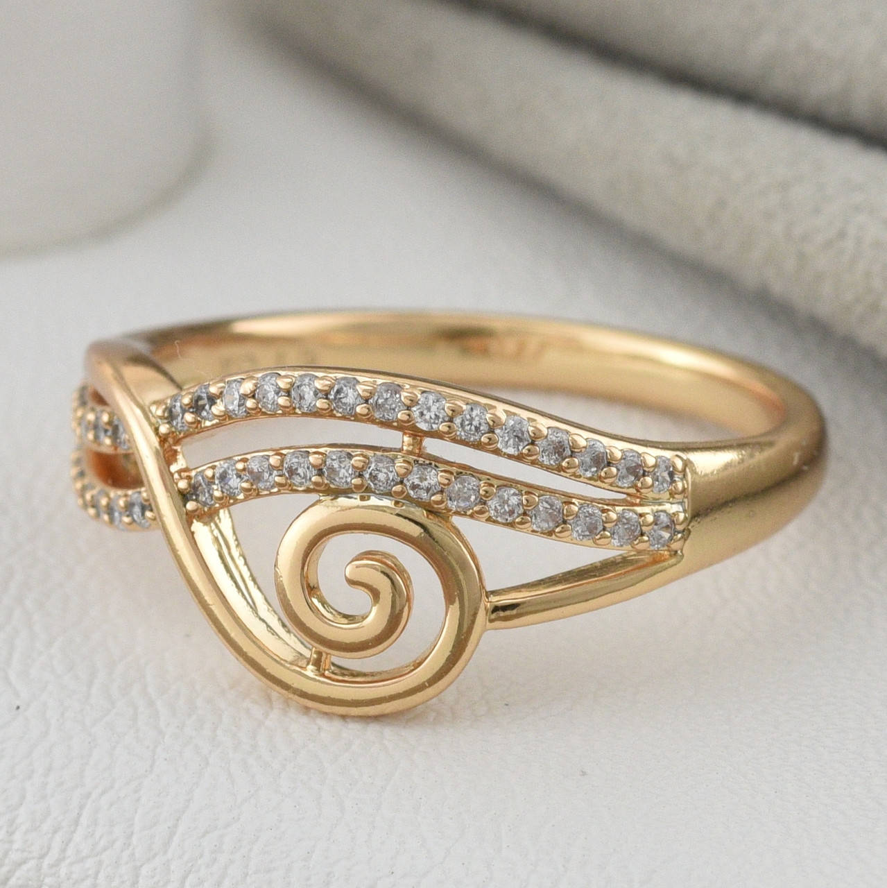 Кольцо Xuping 30672 ширина 10 мм белые фианиты позолота 18К размер 19 
Кольцо Xuping 30672 ширина 10 мм белые фианиты позолота 18К размер 19