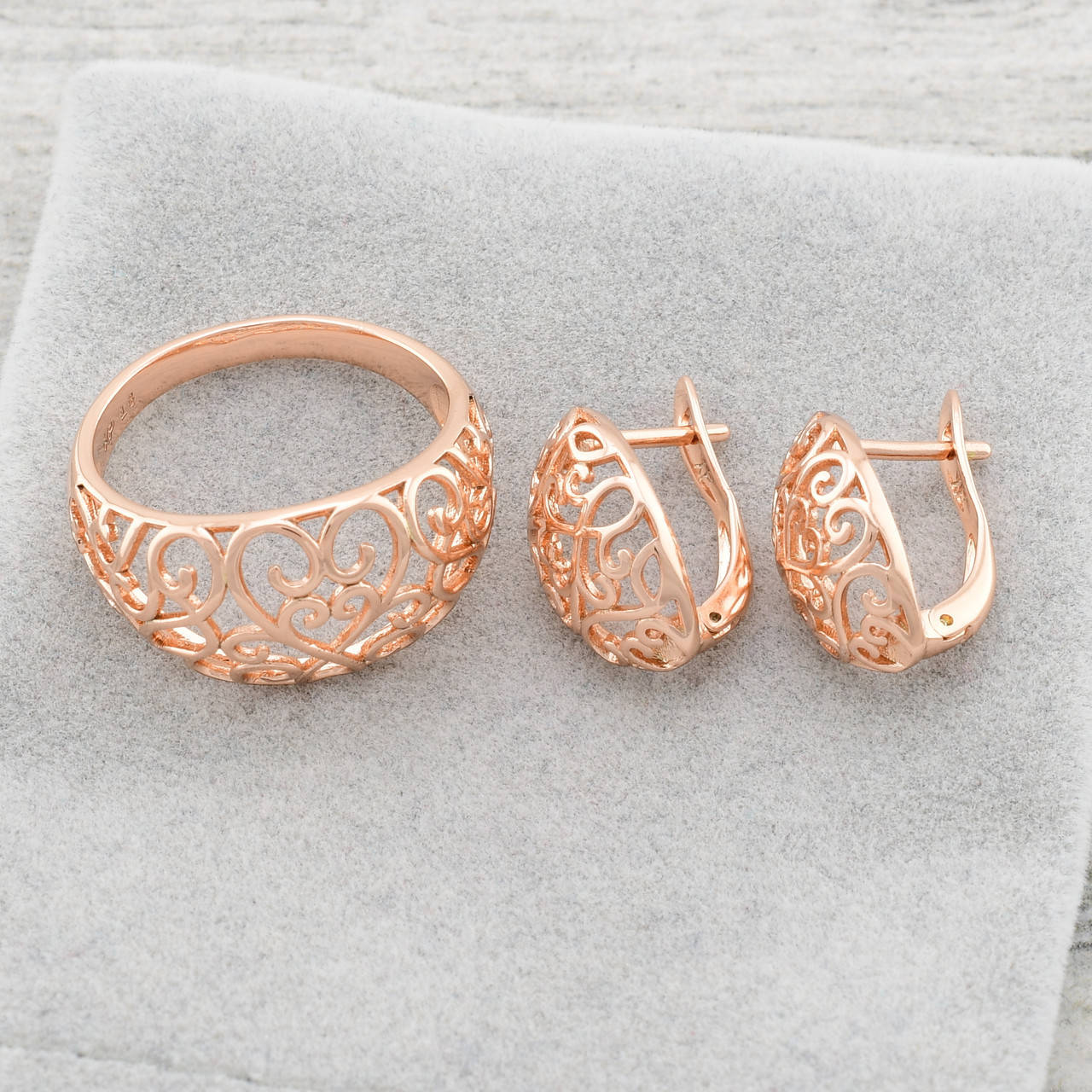 Набор Xuping Золото Ренессанса 65224 кольцо + серьги 16х11 мм позолота РО размер 18
Набор Xuping Золото Ренессанса 65224 кольцо + серьги 16х11 мм позолота РО размер 18