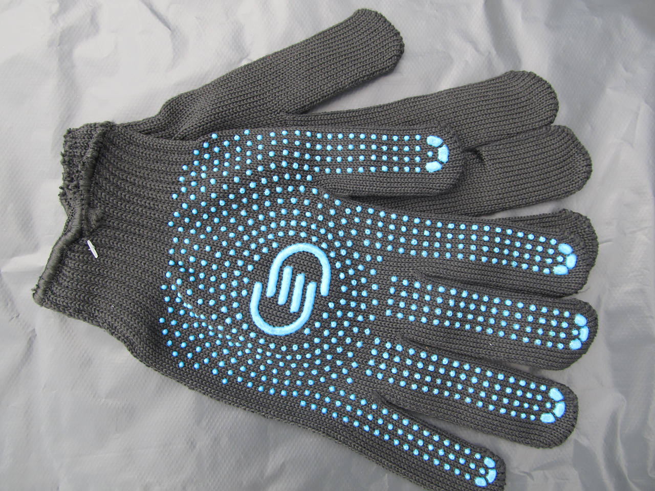 Рукавиці робочі в 2хб + 1 синтетична нитка "крапка" 2шт. 
Рукавиці робочі в 2хб + 1 синтетична нитка "крапка" 2шт.