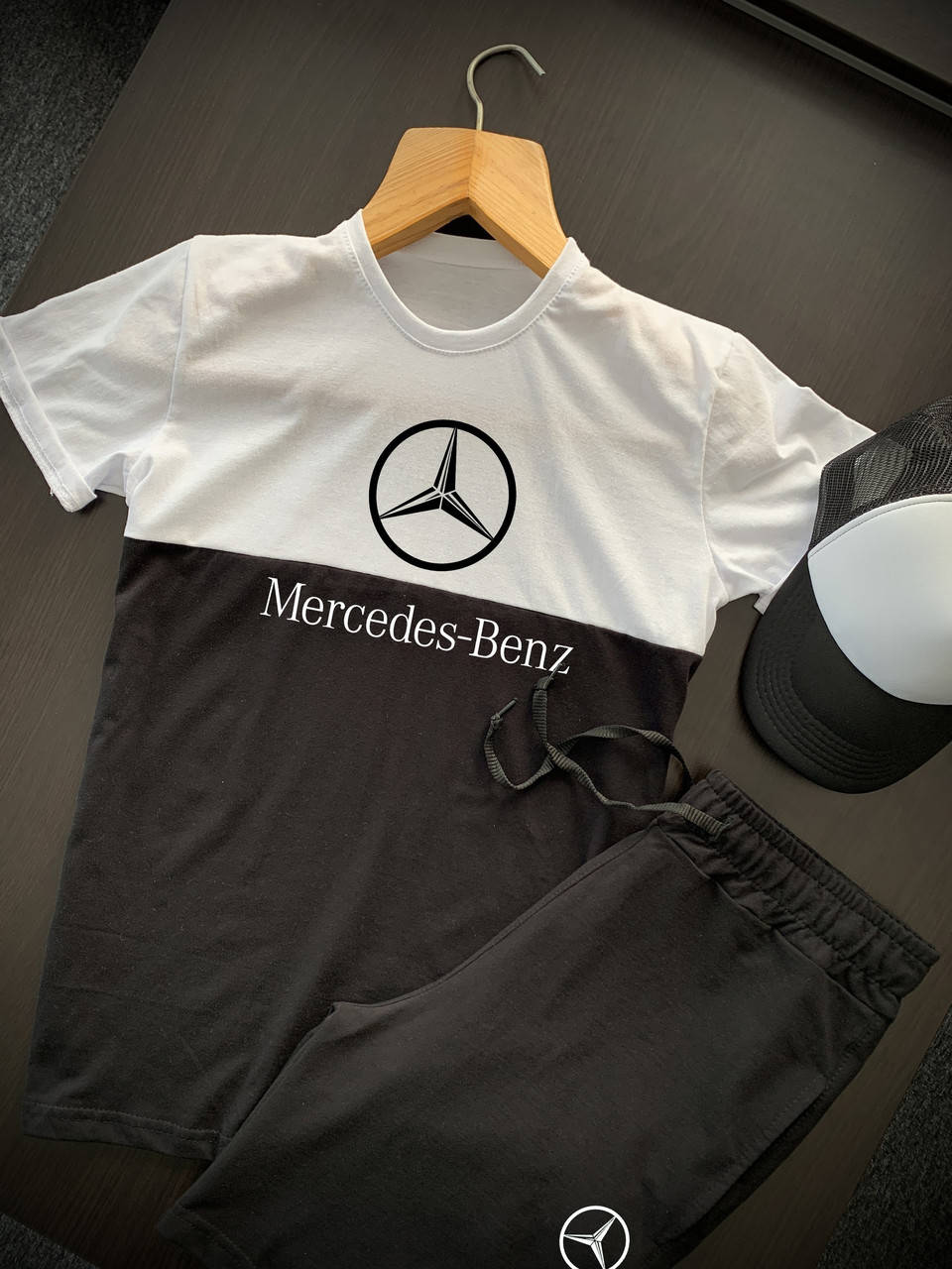 Комплект мужской Футболка Шорты Mercedes-Benz летний черно-белый | Спортивный костюм мужской на лето
Комплект мужской Футболка Шорты Mercedes-Benz летний черно-белый | Спортивный костюм мужской на лето