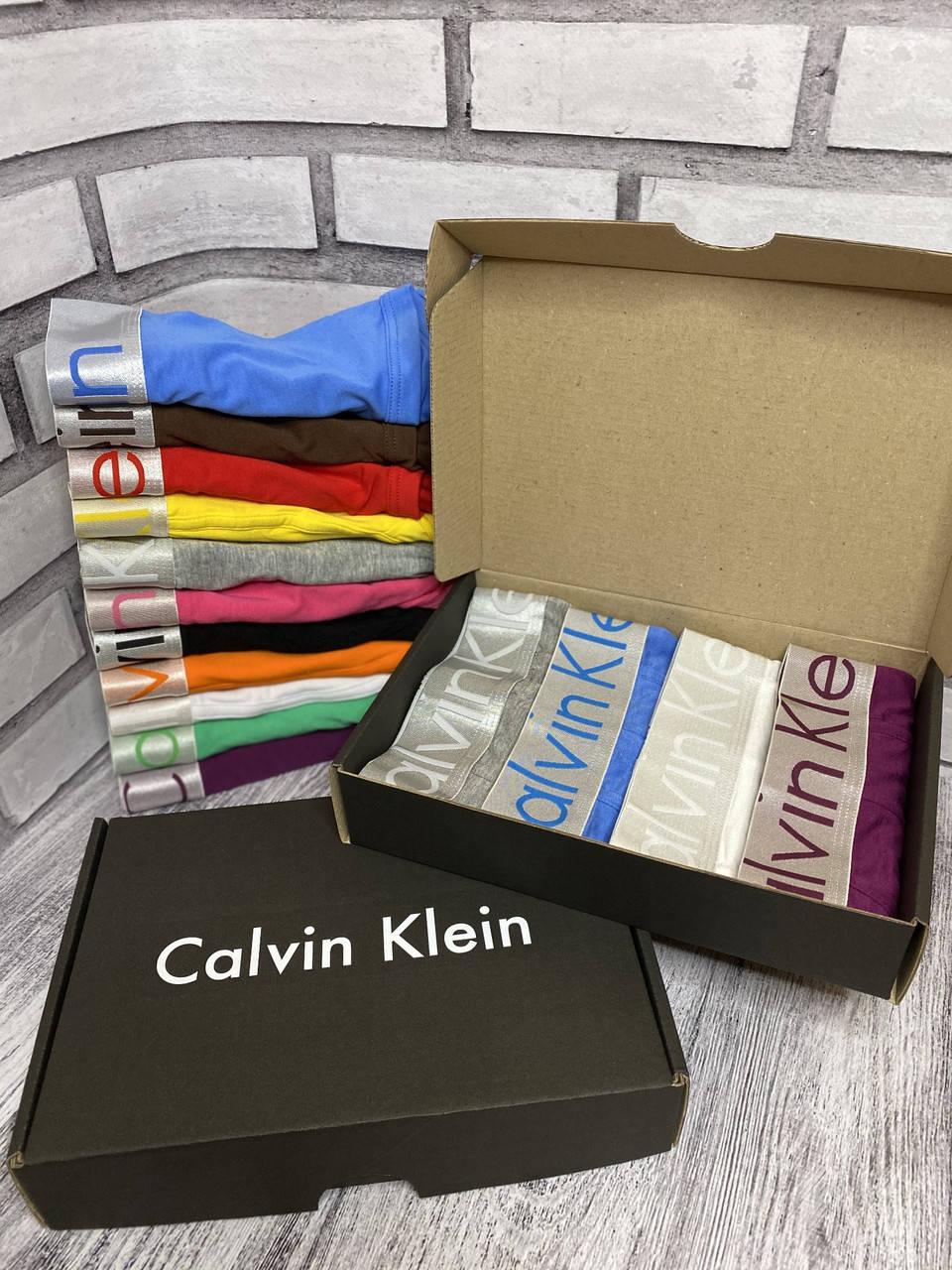 Набор мужских трусов боксеры Calvin Klein хлопок подарочный комплект в коробке 4, М
Набор мужских трусов боксеры Calvin Klein хлопок подарочный комплект в коробке 4, М