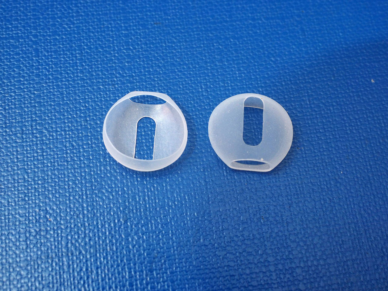 Амбушюры (накладки, вкладыши) для Apple iPhone EarPods, AirPods 1/2, Huawei Frebuds, xiaomi, Realme buds матовый прозрачный
Амбушюры (накладки, вкладыши) для Apple iPhone EarPods, AirPods 1/2, Huawei Frebuds, xiaomi, Realme buds матовый прозрачный
