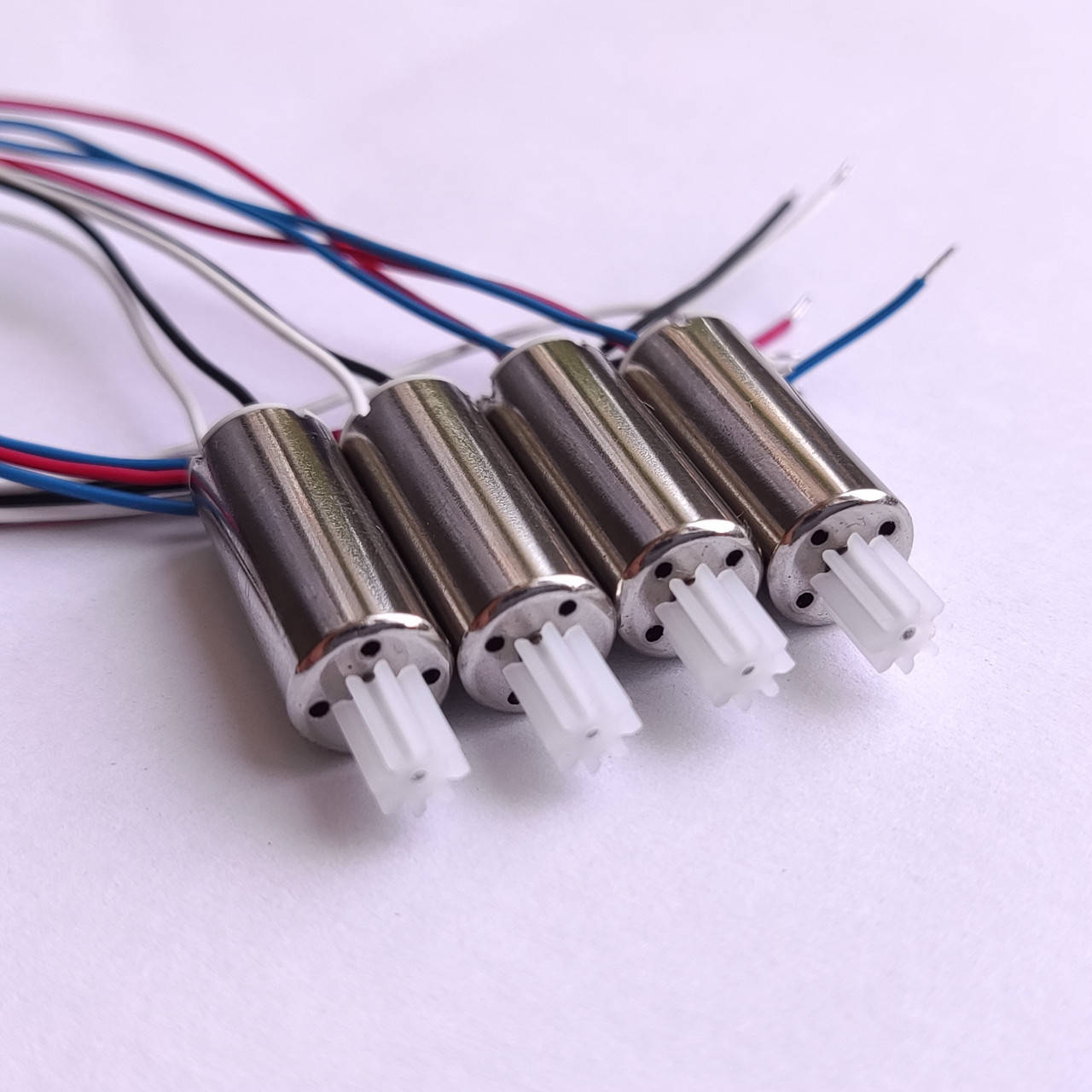 Моторы двигатели для квадрокоптера Eachine E99 комплект 4шт
Моторы двигатели для квадрокоптера Eachine E99 комплект 4шт