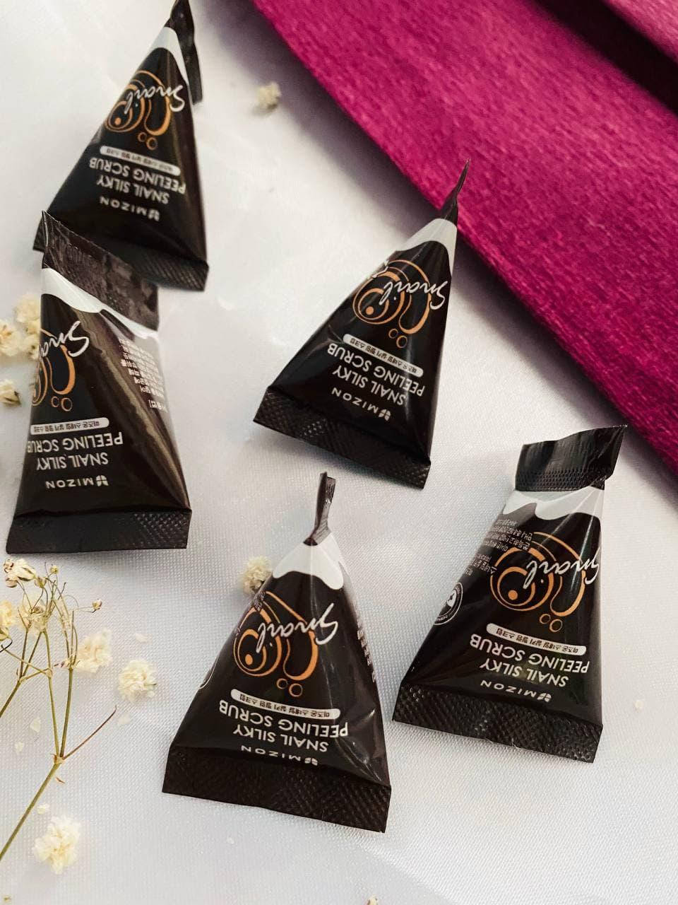 Пилинг-скраб для лица с муцином улитки Mizon Snail Silky Peeling Scrub
Пилинг-скраб для лица с муцином улитки Mizon Snail Silky Peeling Scrub