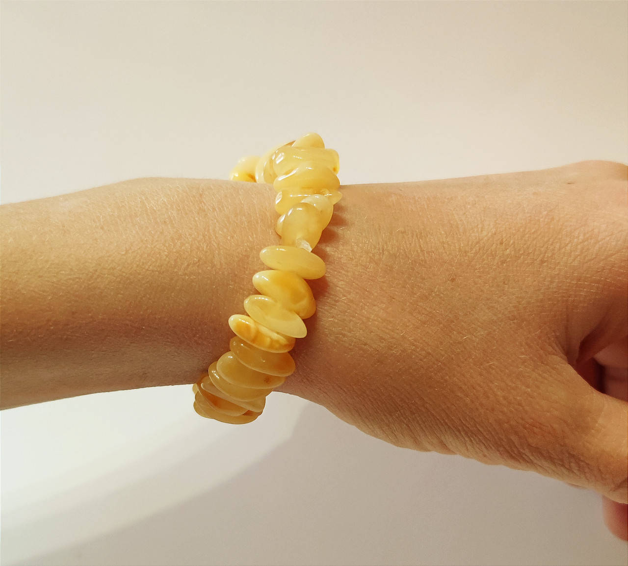 Браслет из янтаря светлый (йожик). 8,5-9см. На резинке. Натуральный камень
Браслет из янтаря светлый (йожик). 8,5-9см. На резинке. Натуральный камень