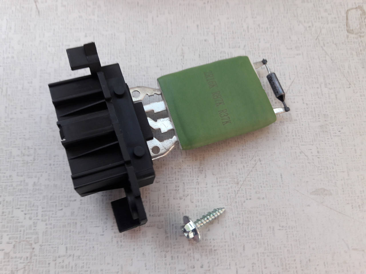 Резистор печки на Fiat Ducato 250, Peugeot Boxer, Citroen Jumper 3 (2006-2014), 55702407, 6450XR, 6436C4
Резистор печки на Fiat Ducato 250, Peugeot Boxer, Citroen Jumper 3 (2006-2014), 55702407, 6450XR, 6436C4