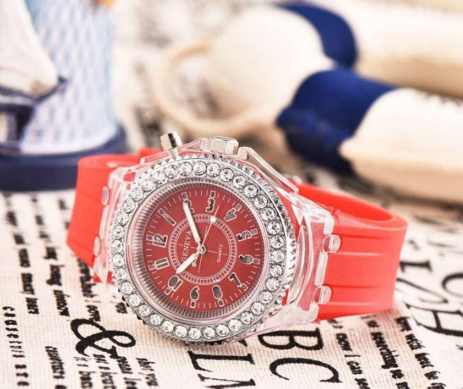 Женские светящиеся часы Красный 
Женские светящиеся часы Красный