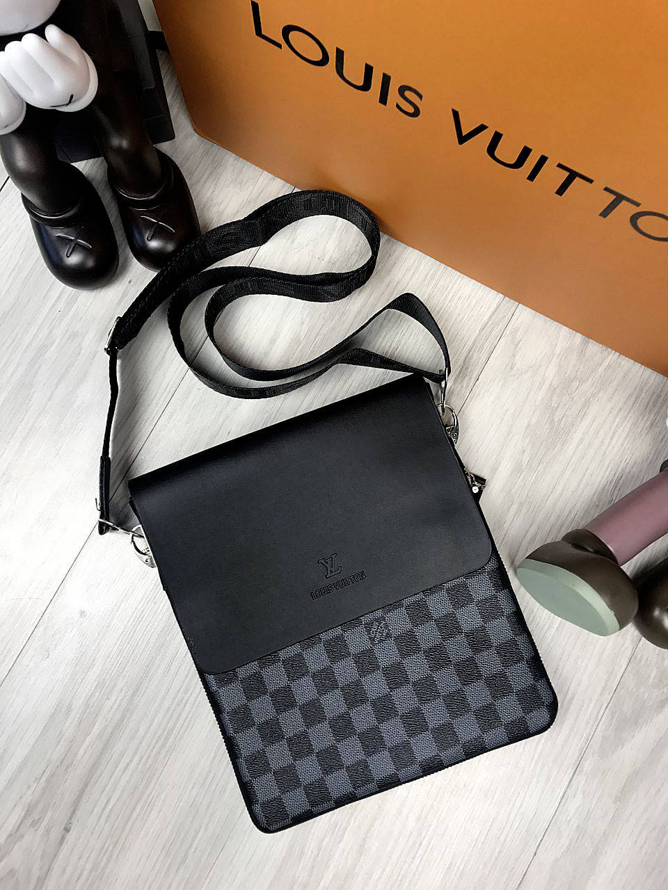 Брендовая мужская сумка Louis Vuitton сумка через плечо планшетка полевая мессенджер Луи Виттон, Черный
Брендовая мужская сумка Louis Vuitton сумка через плечо планшетка полевая мессенджер Луи Виттон, Черный
