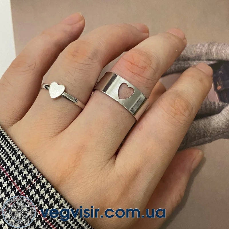 Шикарный набор колец 2шт сердцем регулируемые парные кольца в серебренном цвете
Шикарный набор колец 2шт сердцем регулируемые парные кольца в серебренном цвете