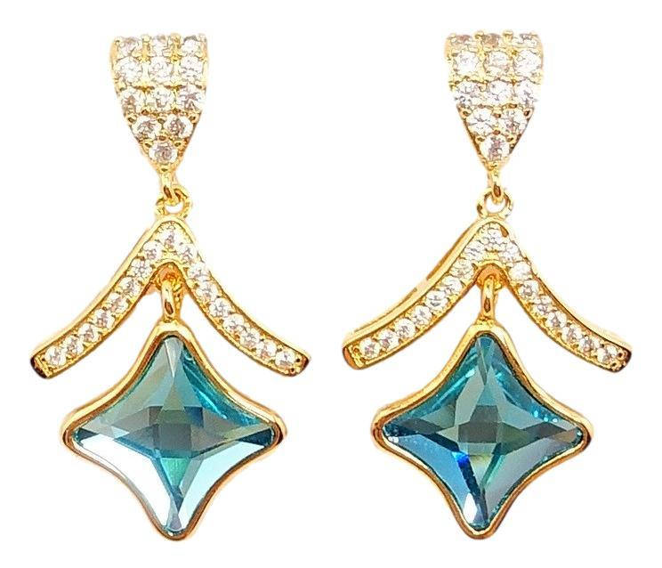 Серьги Xuping Позолота 18K с кристаллами Swarovski гвоздики "Декоративная Подвеска с Голубым Кристаллом"
Серьги Xuping Позолота 18K с кристаллами Swarovski гвоздики "Декоративная Подвеска с Голубым Кристаллом"