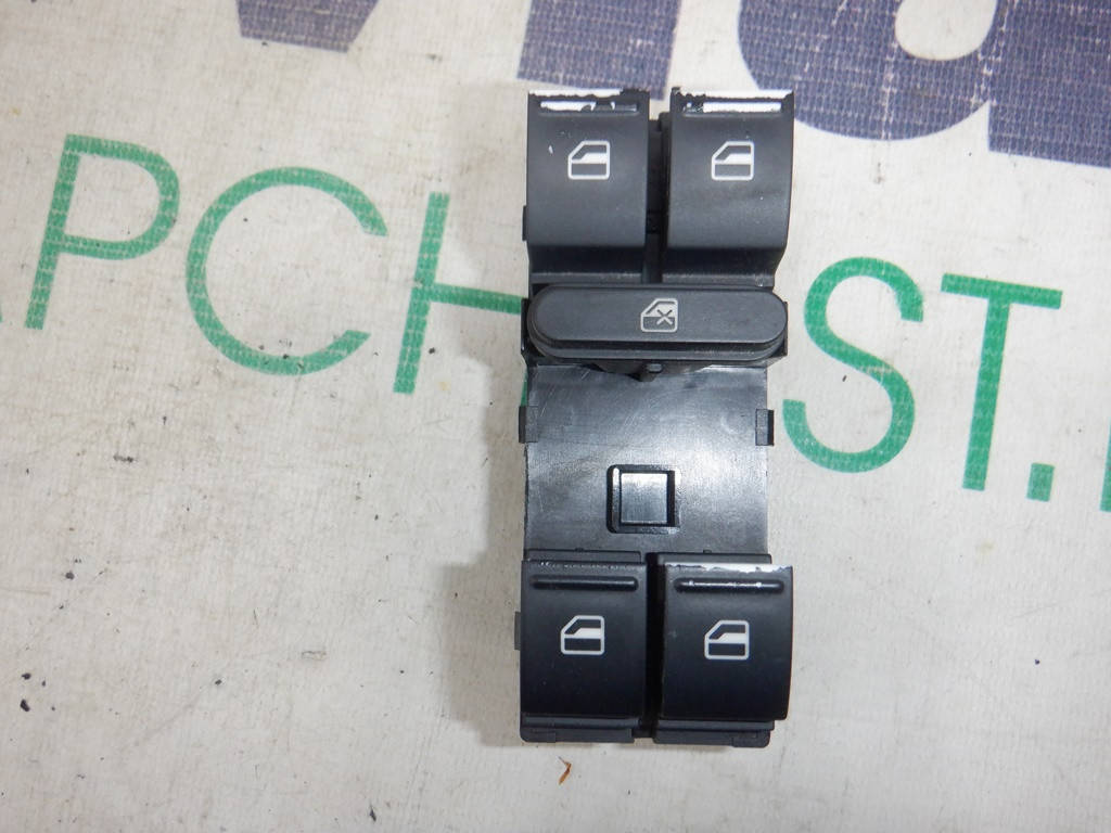 Б/У Кнопка ЭСП левая Volkswagen PASSAT B6 2005-2010 (Фольксваген Пассат Б6), 1K4959857 (БУ-180780)
Б/У Кнопка ЭСП левая Volkswagen PASSAT B6 2005-2010 (Фольксваген Пассат Б6), 1K4959857 (БУ-180780)