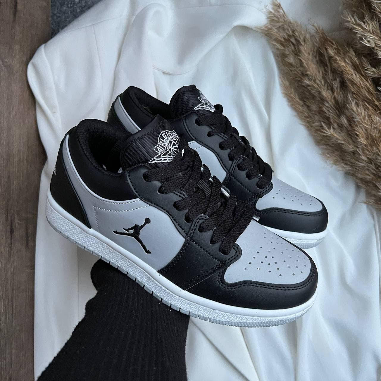 Женские черные кроссовки nike jordan найк на белой подошве кожа кроссы на осень весна размер 36 37 38 39 40 41, Черный
Женские черные кроссовки nike jordan найк на белой подошве кожа кроссы на осень весна размер 36 37 38 39 40 41, Черный