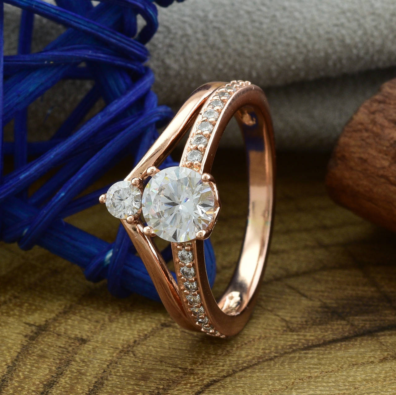 Кольцо Xuping 15184 ширина 9 мм белые фианиты позолота РО размер 18
Кольцо Xuping 15184 ширина 9 мм белые фианиты позолота РО размер 18