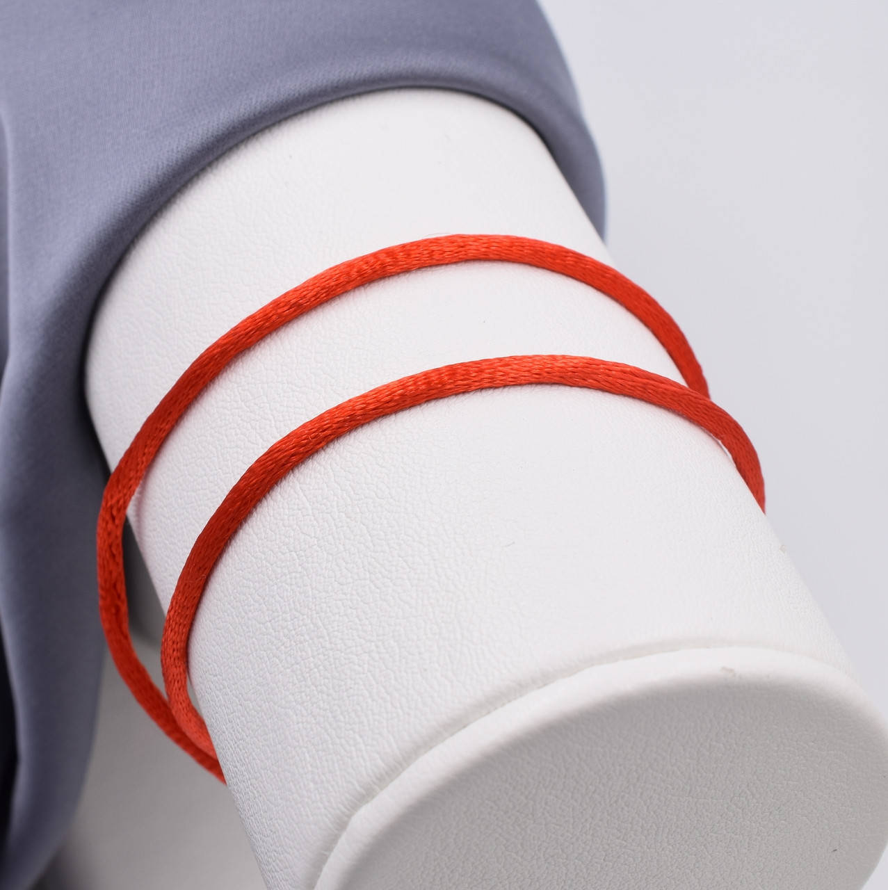 Шнурок шелковый цвет красный ширина 2 мм вес серебра 0.7 г длина 40 
Шнурок шелковый цвет красный ширина 2 мм вес серебра 0.7 г длина 40