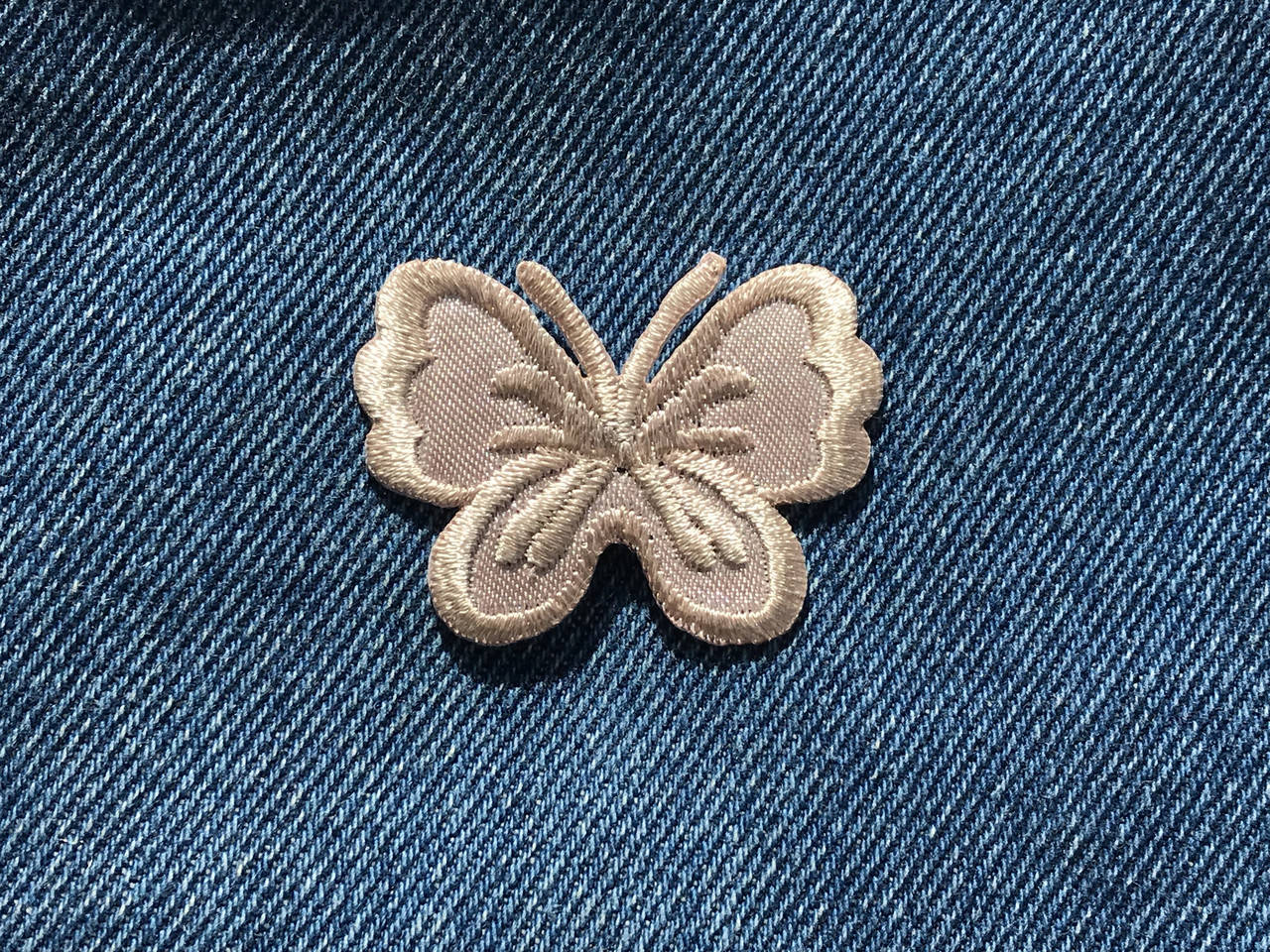 Нашивка бабочка цвет айвори 43х33 мм
Нашивка бабочка цвет айвори 43х33 мм