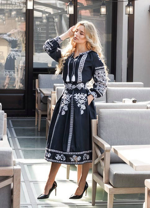 Жіночий вишитий костюм Неповторність темно-синій, Темно-синий
Жіночий вишитий костюм Неповторність темно-синій, Темно-синий