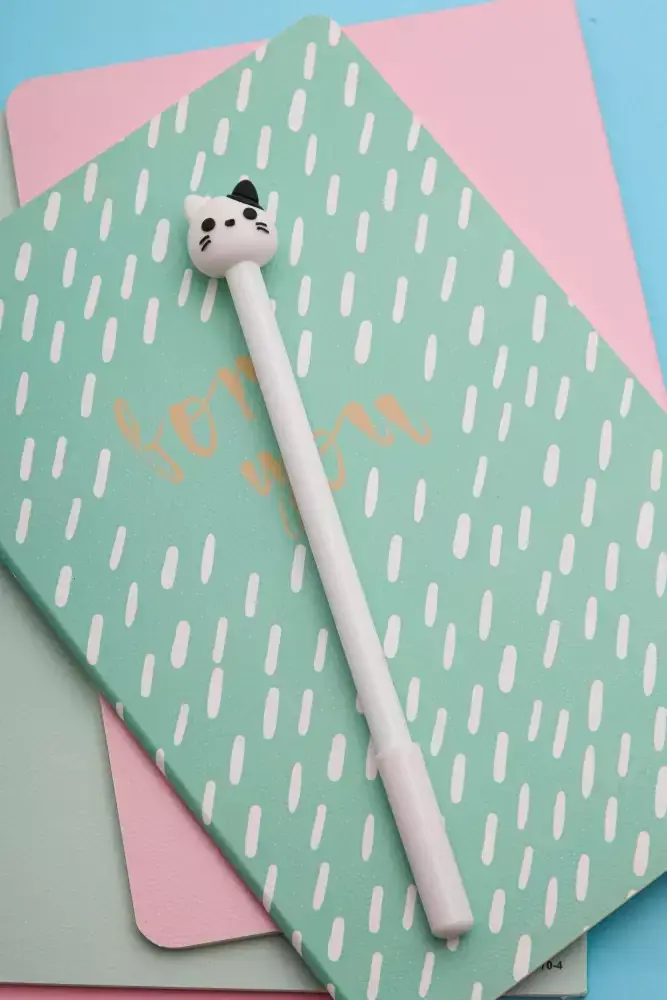 Ручка шариковая Кошечка белого цвета
Ручка шариковая Кошечка белого цвета