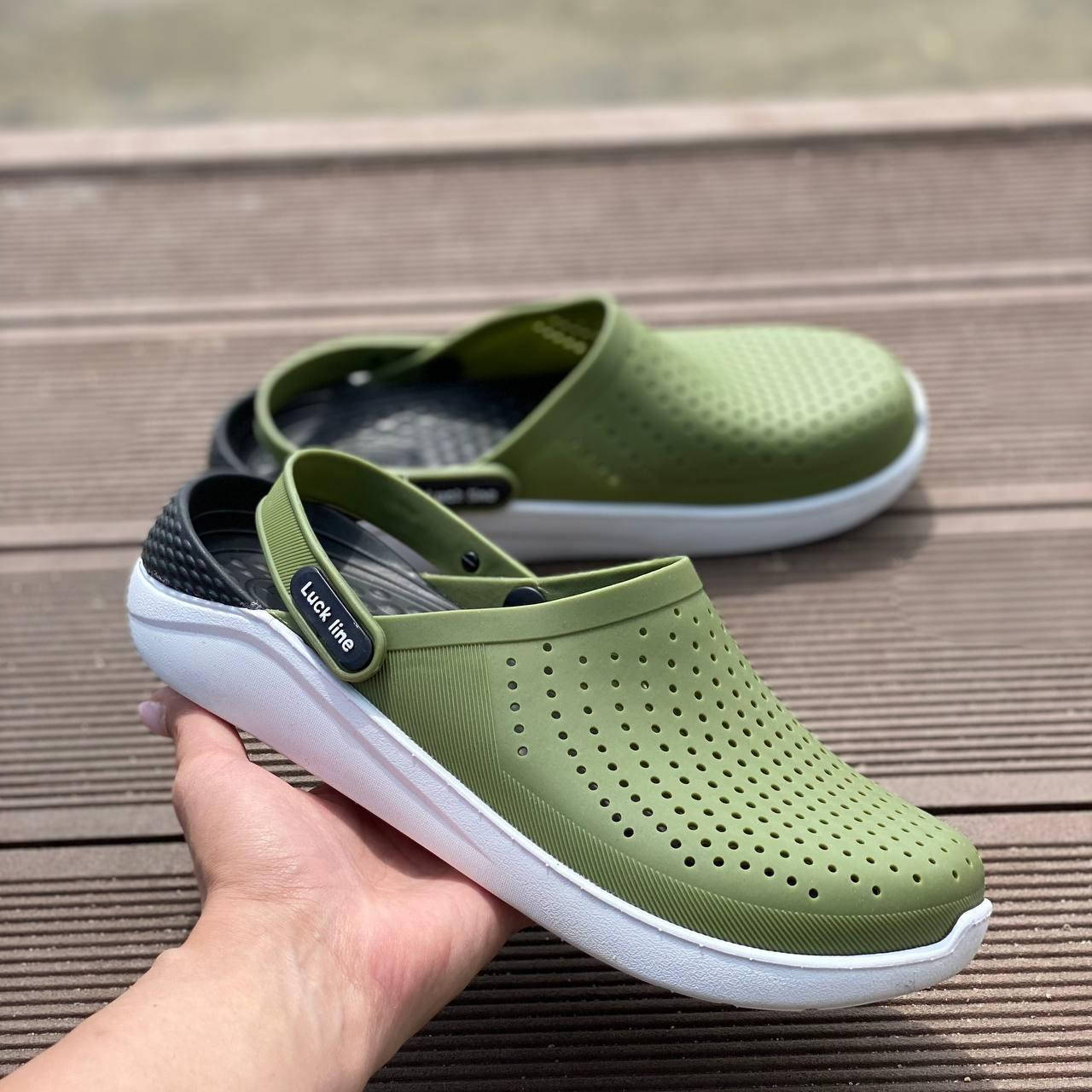 Кроксы мужские тапки Crocs темно-зеленые, мужские кроксы мягкий силикон, шлепанцы тапки, Зелёный
Кроксы мужские тапки Crocs темно-зеленые, мужские кроксы мягкий силикон, шлепанцы тапки, Зелёный