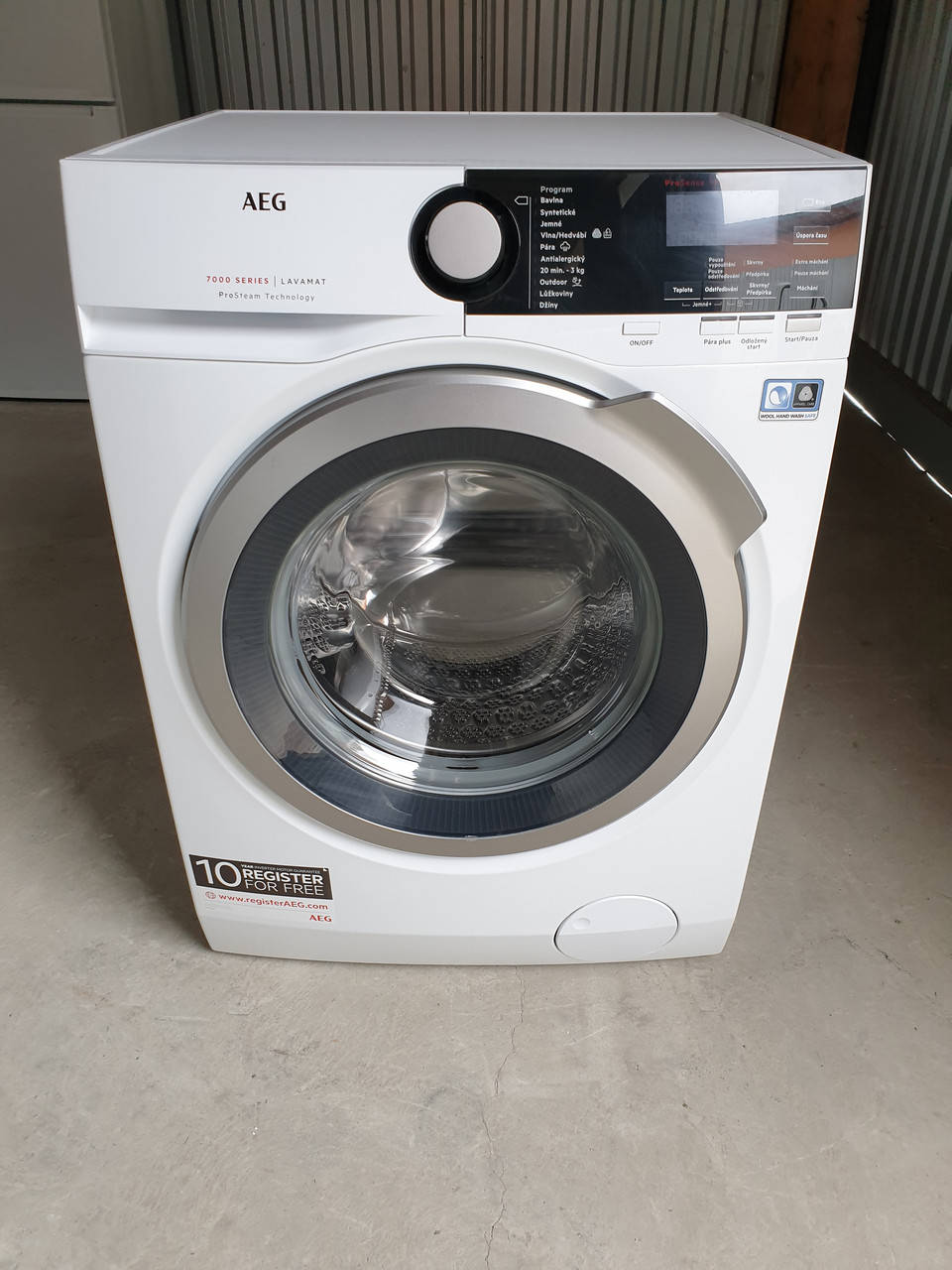 Стиральная машина AEG lavamat 7000 Series ProSense 8 KG / 2018-го года выпуска / L7FBE68SC
Стиральная машина AEG lavamat 7000 Series ProSense 8 KG / 2018-го года выпуска / L7FBE68SC