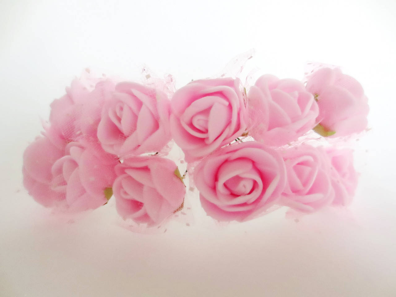 Декоративные розы из латекса 12 шт., d 2 см на ножке, светло-розового цвета с фатином, Розовый 
Декоративные розы из латекса 12 шт., d 2 см на ножке, светло-розового цвета с фатином, Розовый